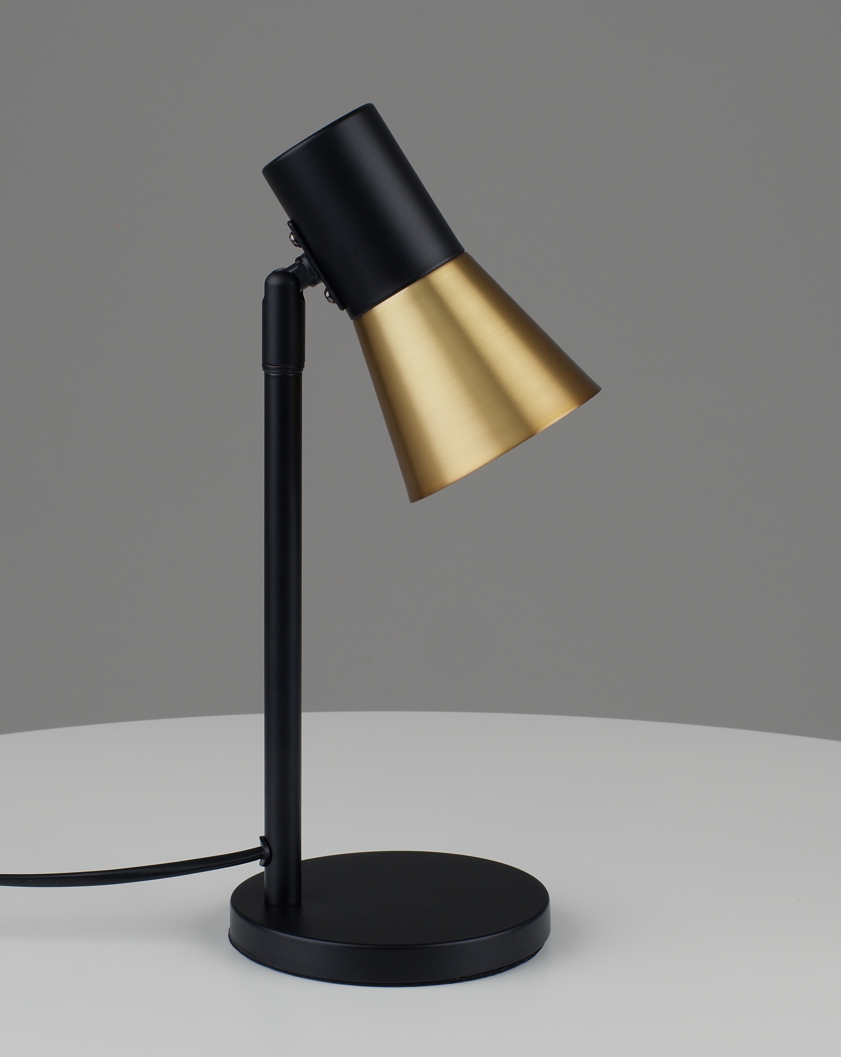 Лампа настольная Moderli V11325-1T Melro