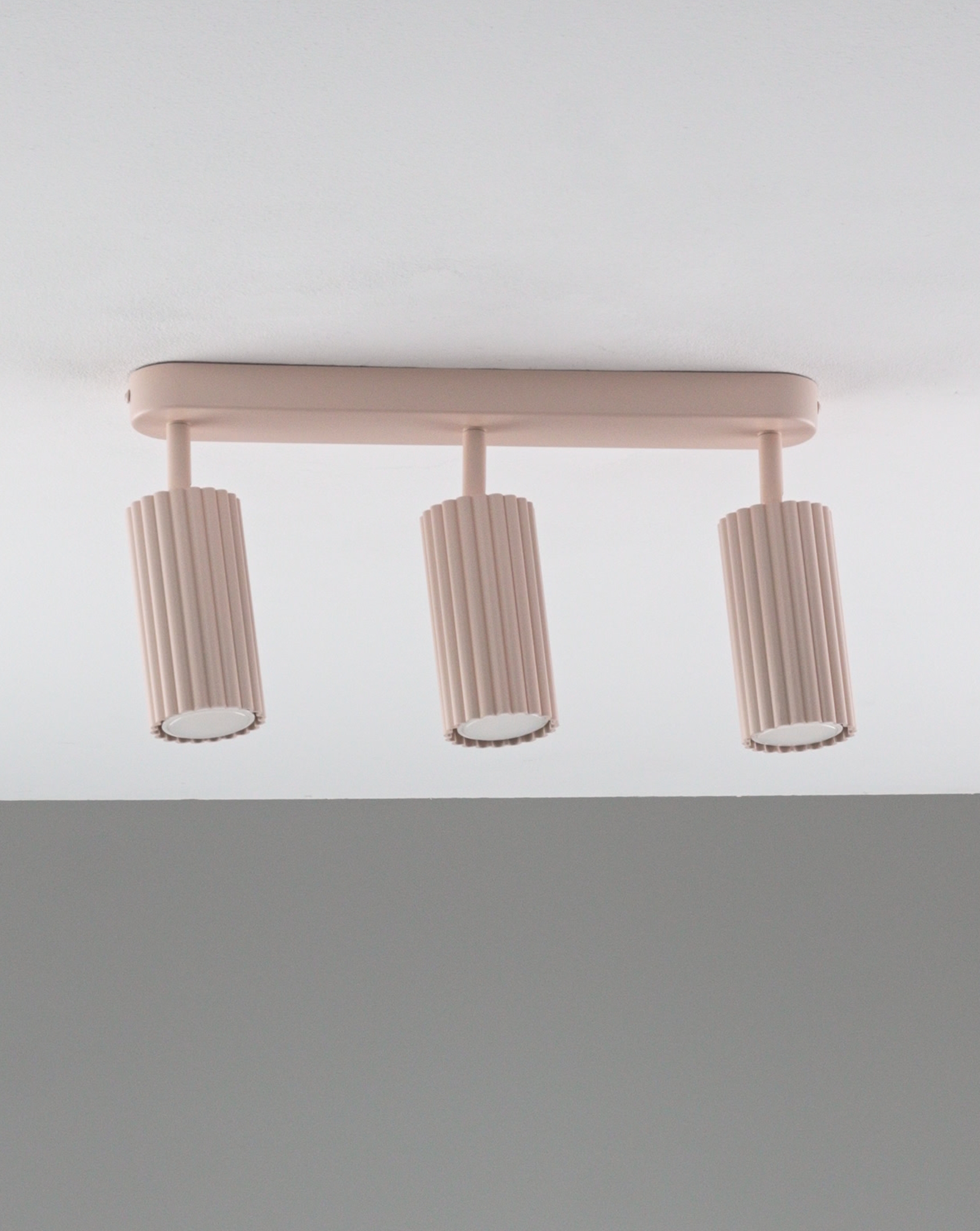 Спот Moderli V11777-3C Cora