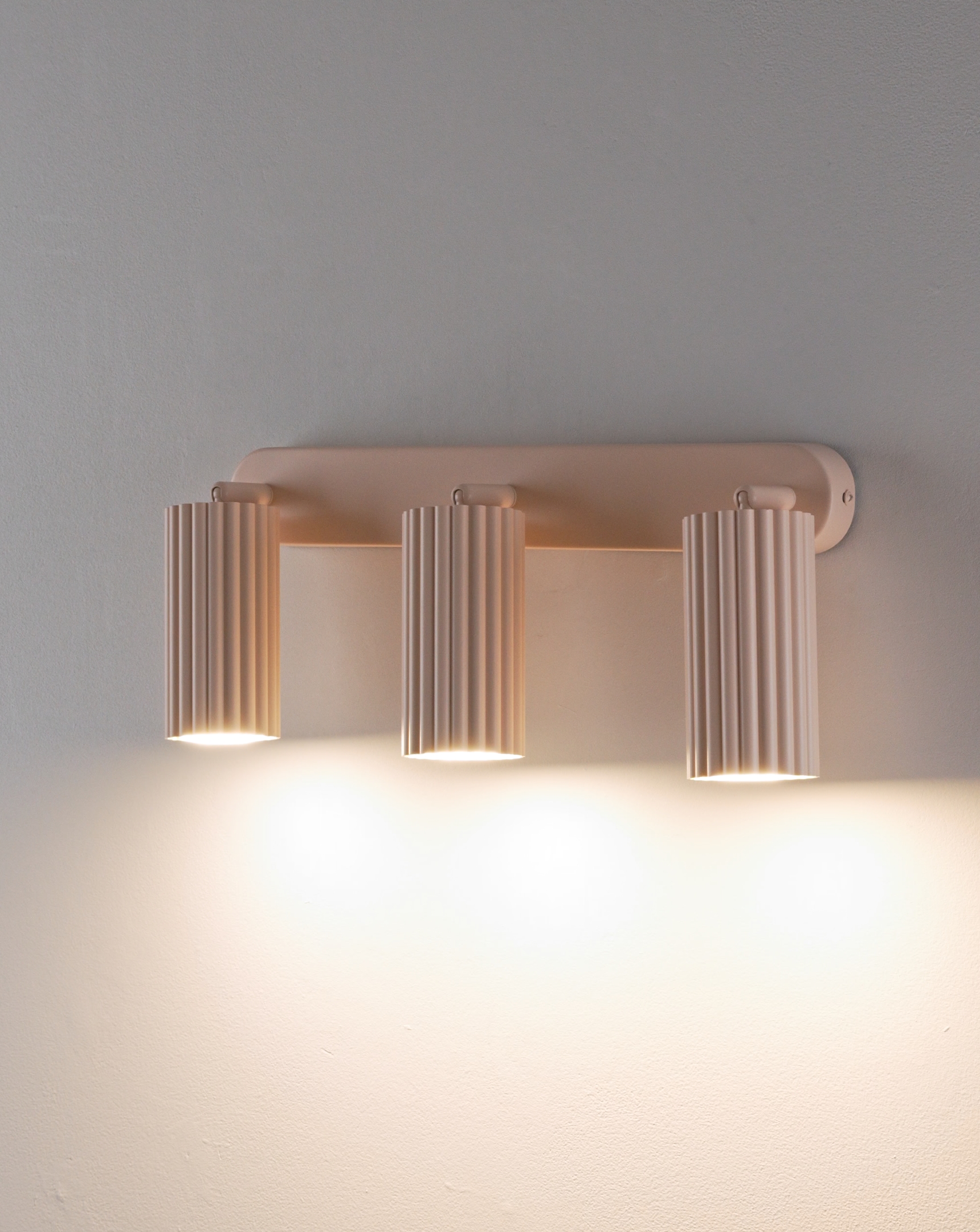 Спот Moderli V11777-3C Cora