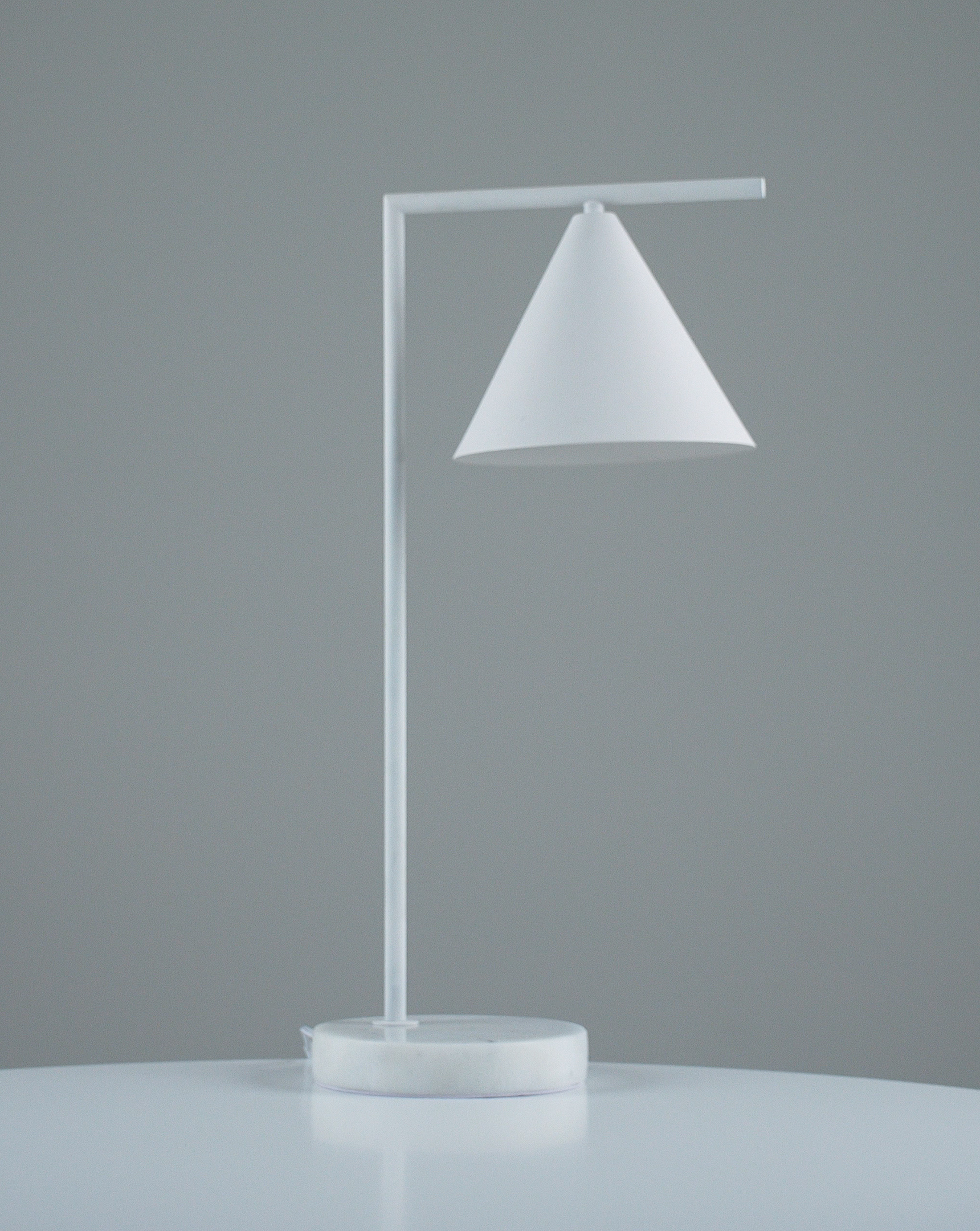 Лампа настольная Moderli V11596-1T Omaha