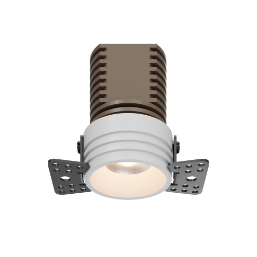 https://mais-upload.maytoni.de/Photo/40e2200b-4fc5-46f1-925f-7ba0f7d901c8/007standard/RENDER_DL059-7W3K-TRS-W_on_w_standard.jpeg