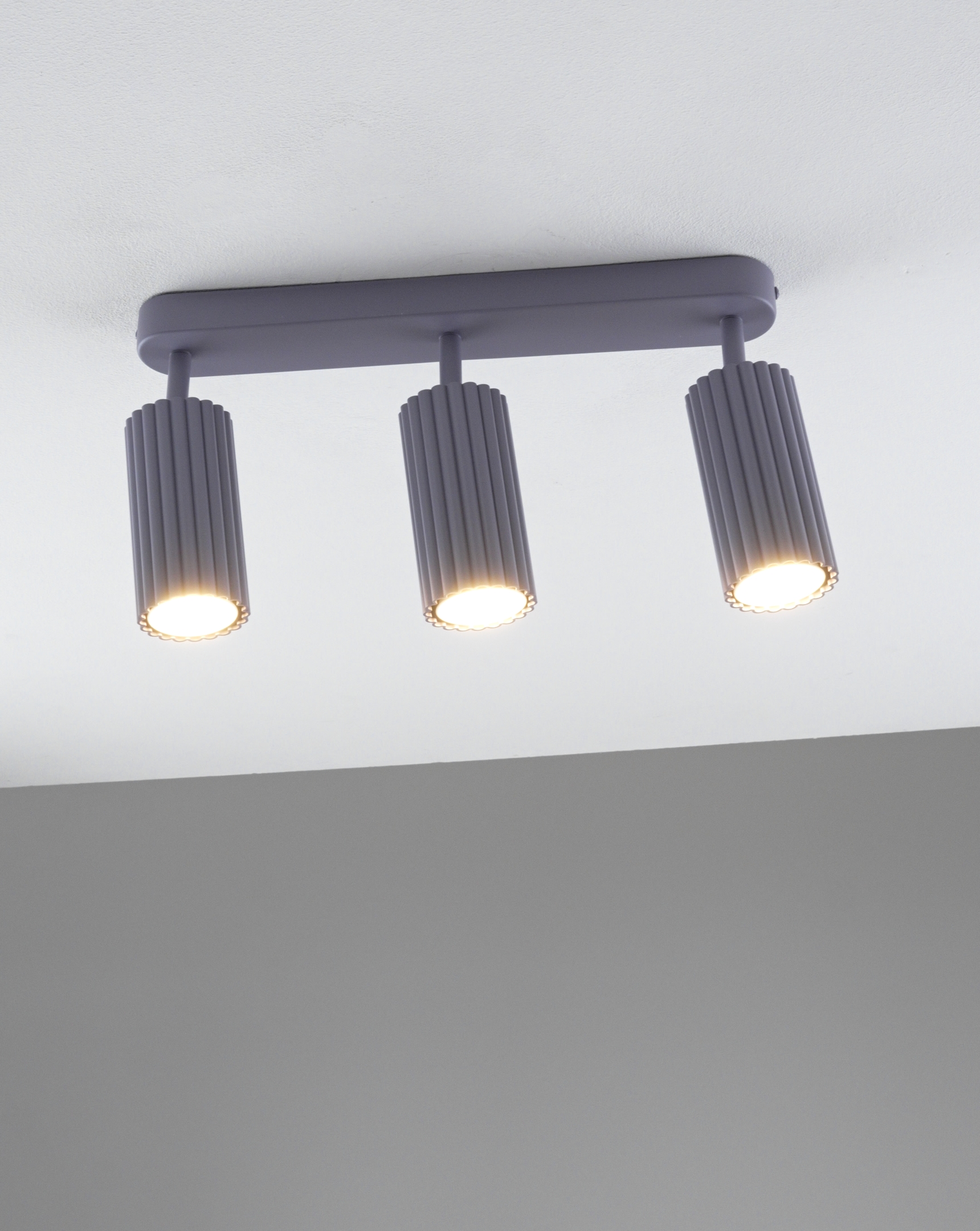 Спот Moderli V11778-3C Cora