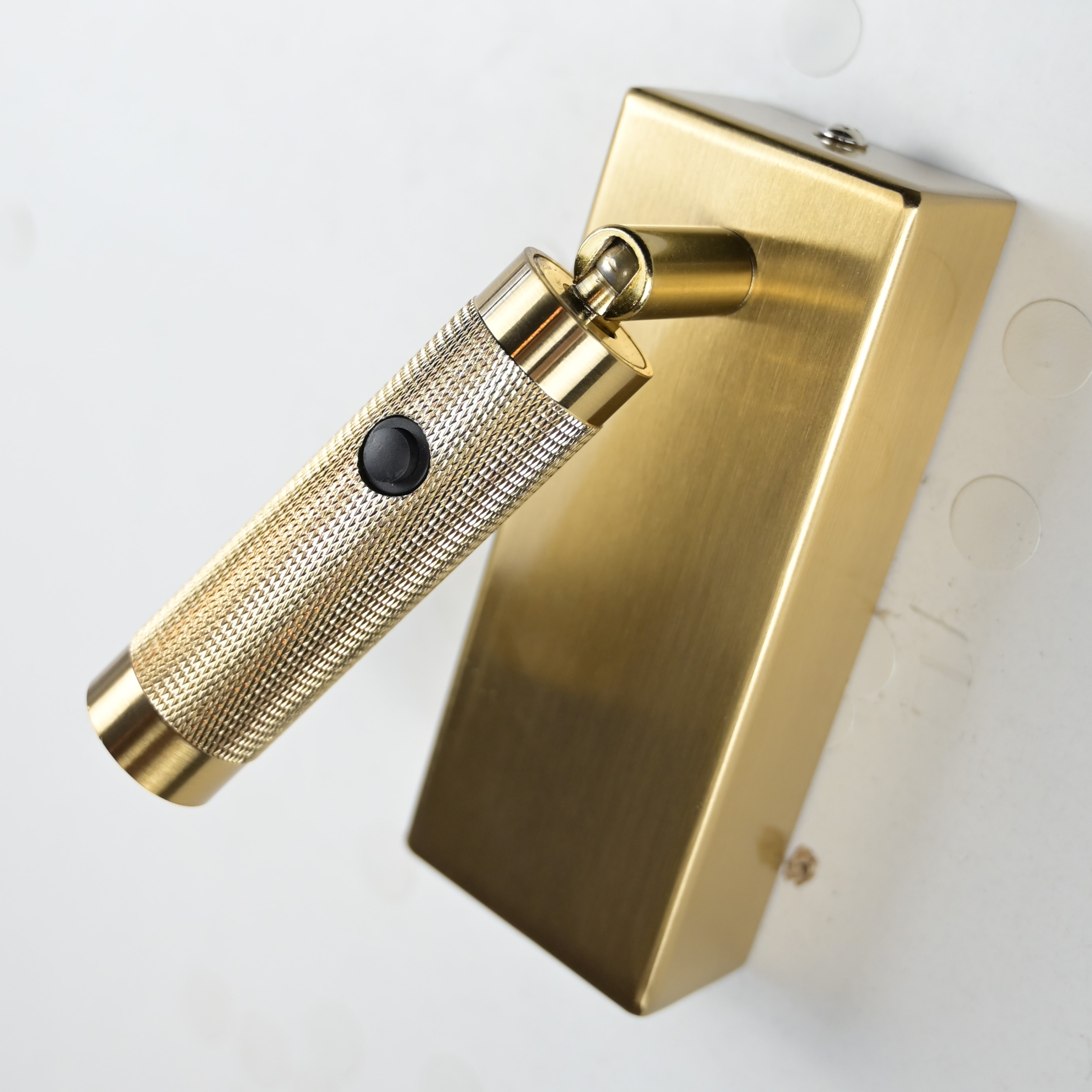 Бра Chelsom WALL LED KNURL BRASS 144237-22