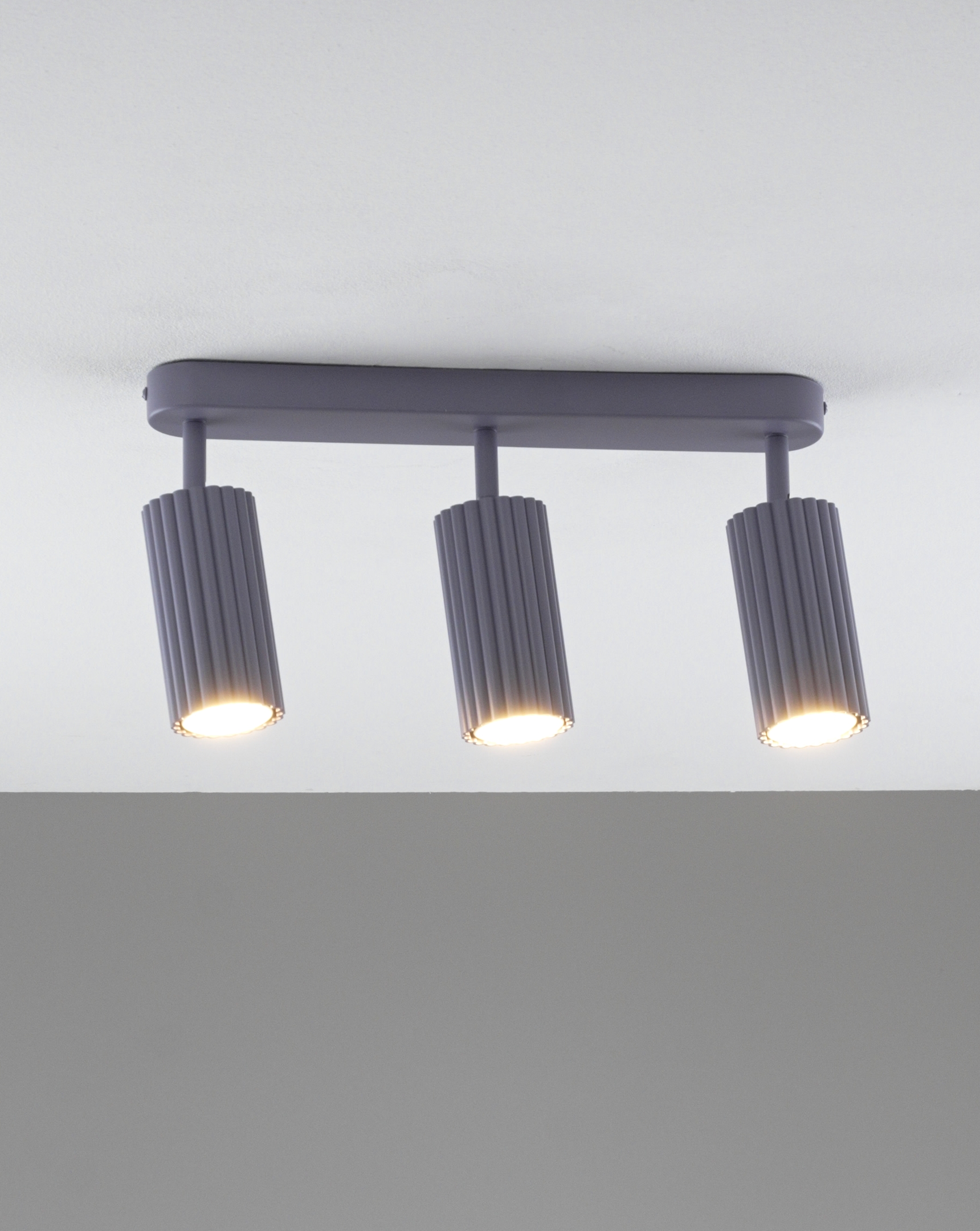 Спот Moderli V11778-3C Cora