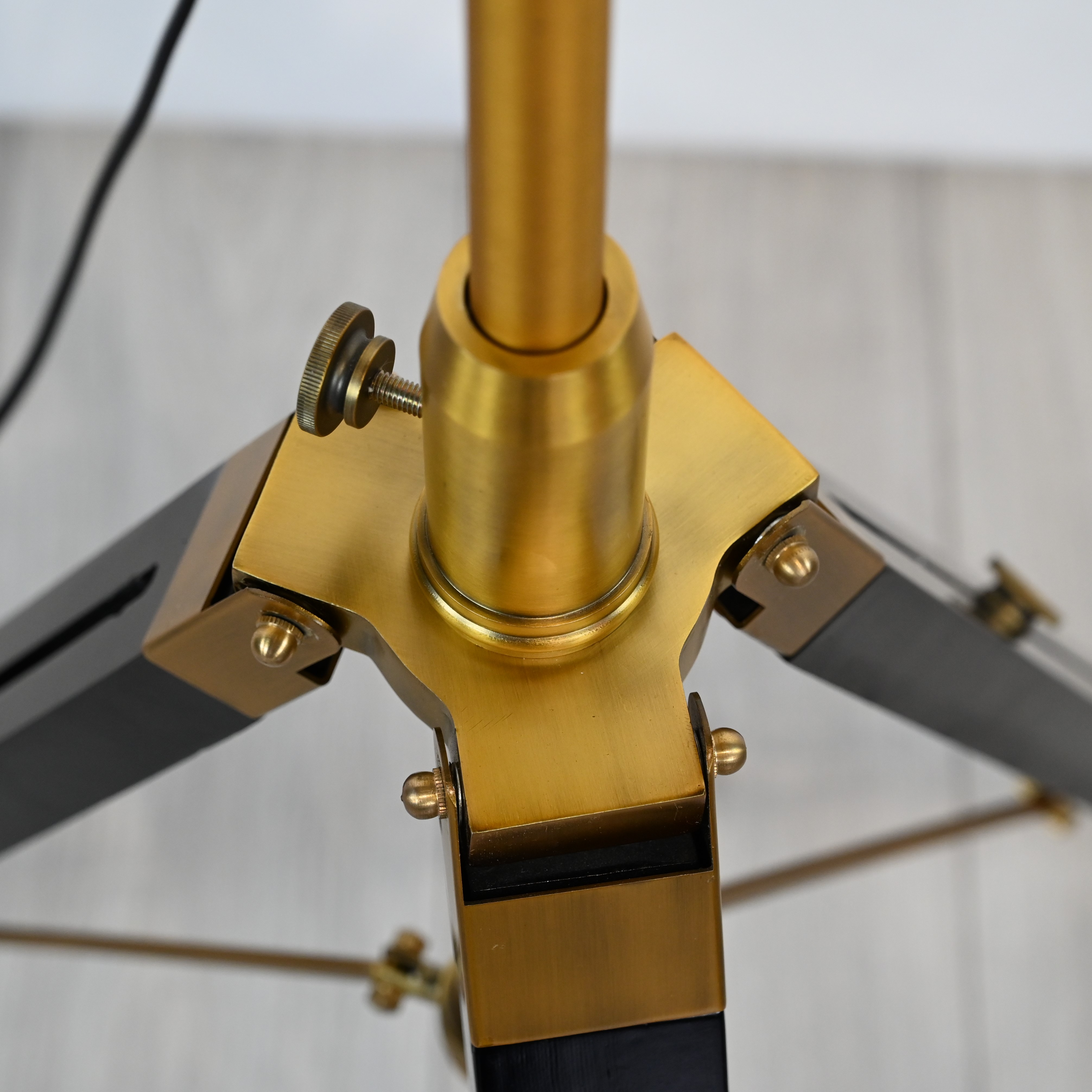 Торшер TRIPOD 102145-26