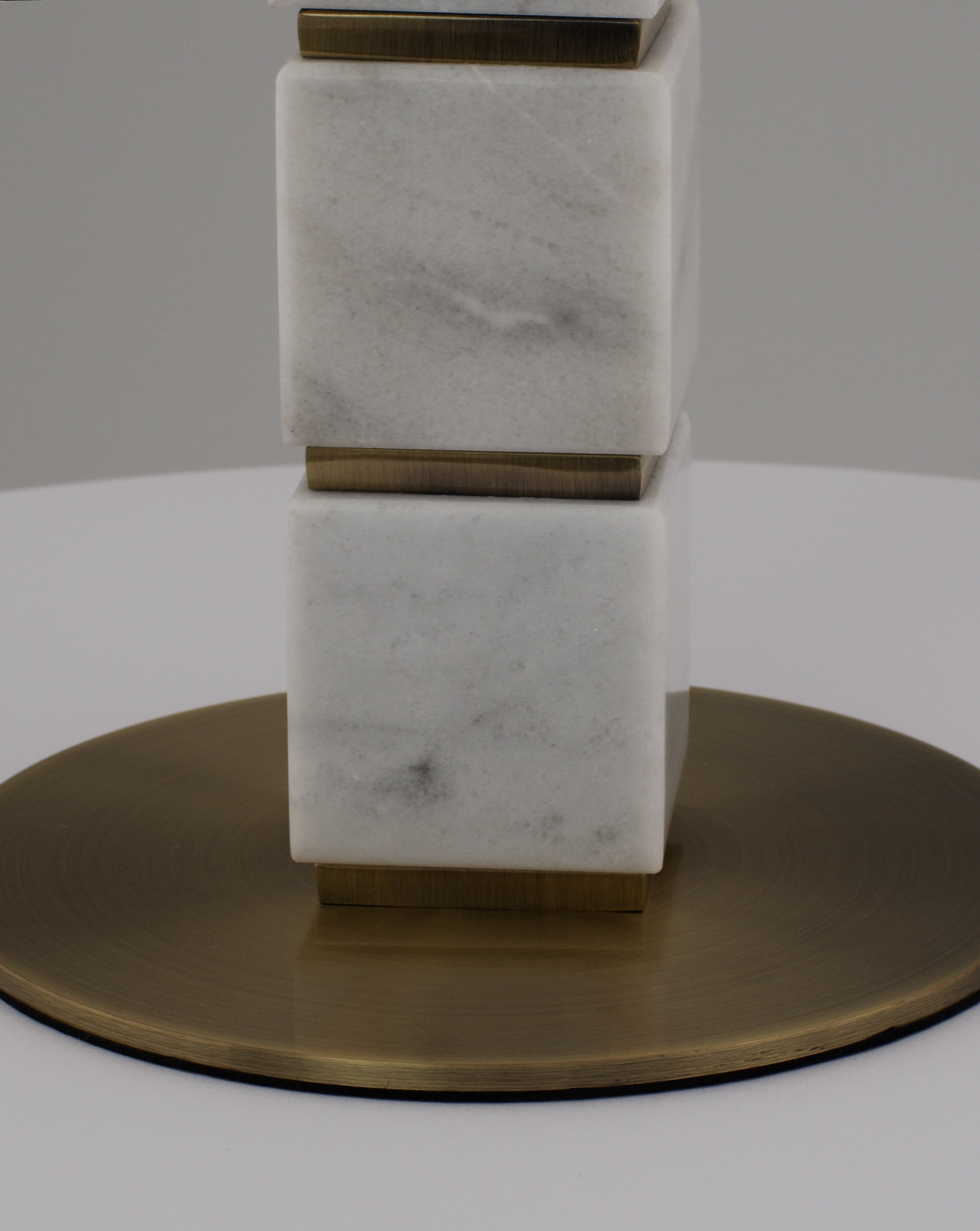 Лампа настольная Moderli V11145-1T Collett