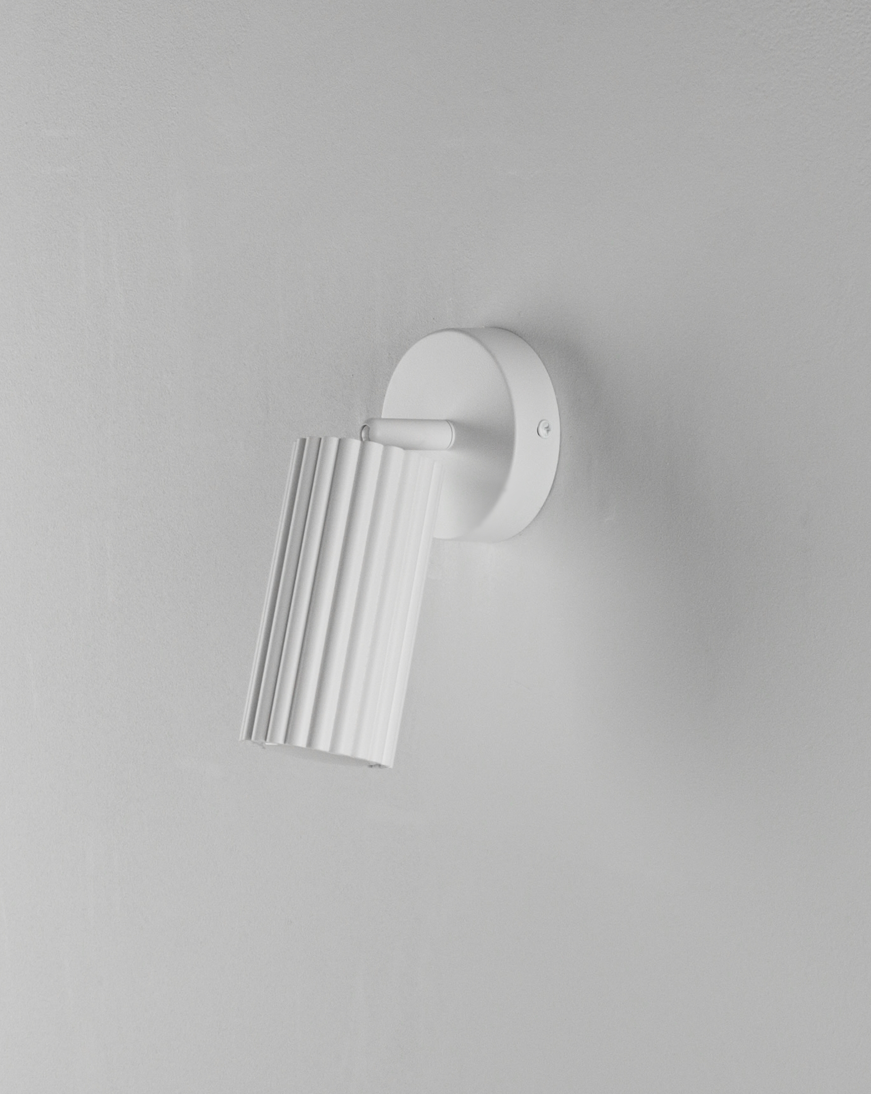 Спот Moderli V11772-1C Cora