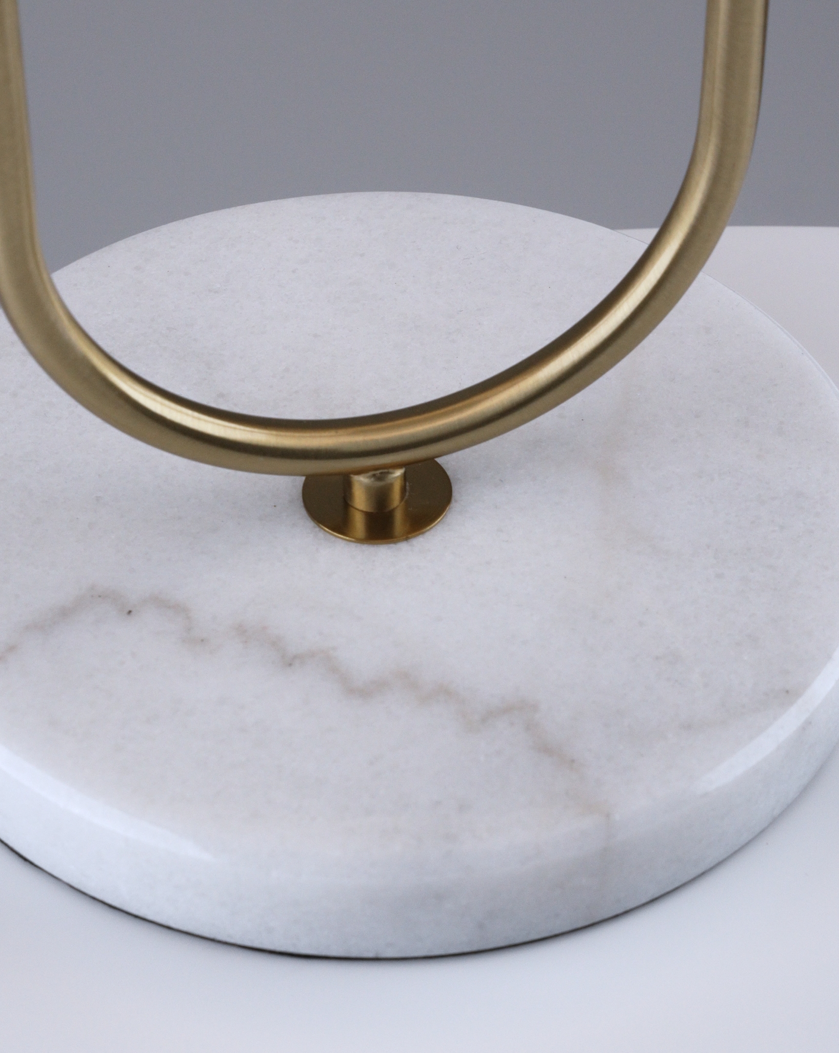 Лампа настольная Moderli V11599-1T Palma