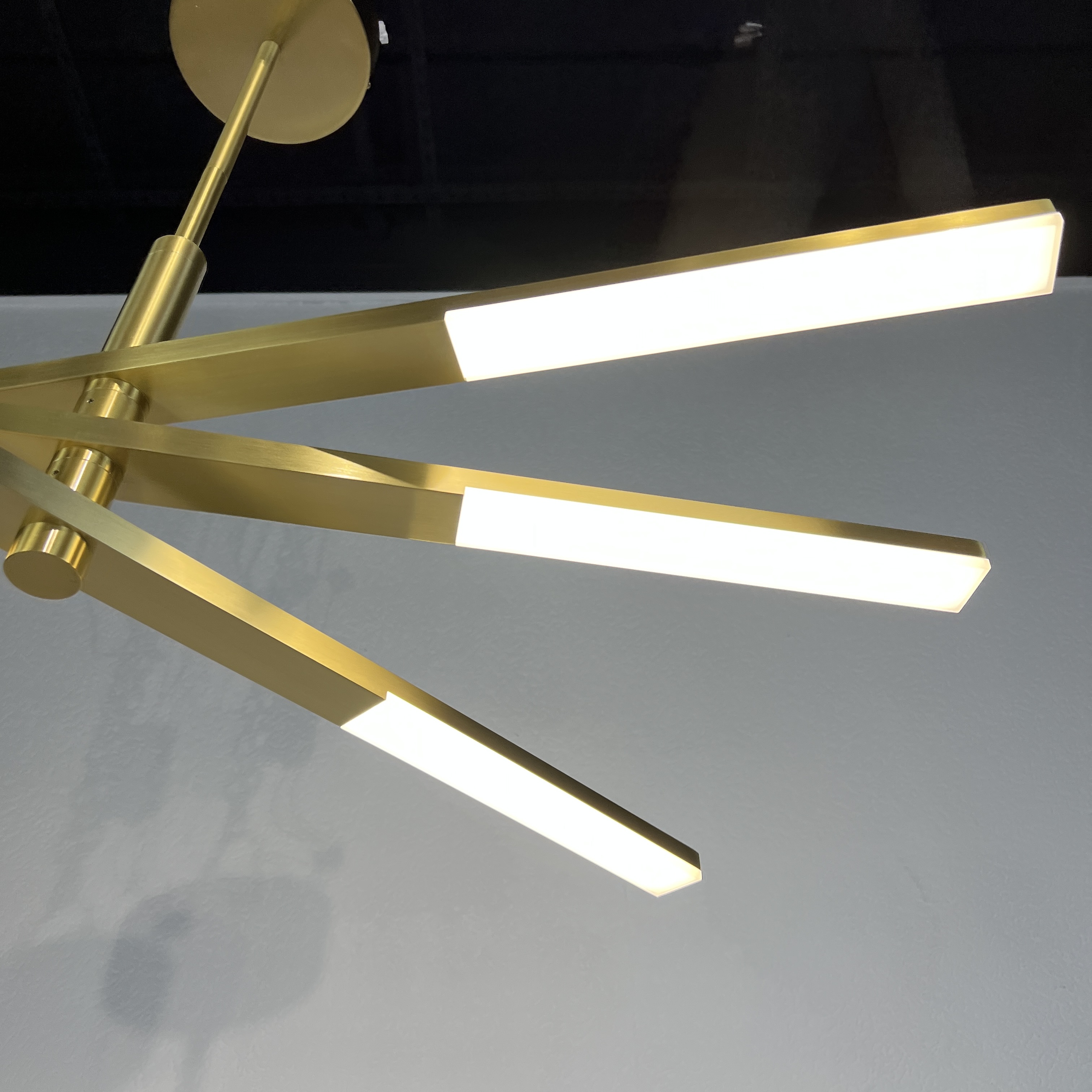 Люстра на штанге ORTON на 3 D96 Gold 241024-26