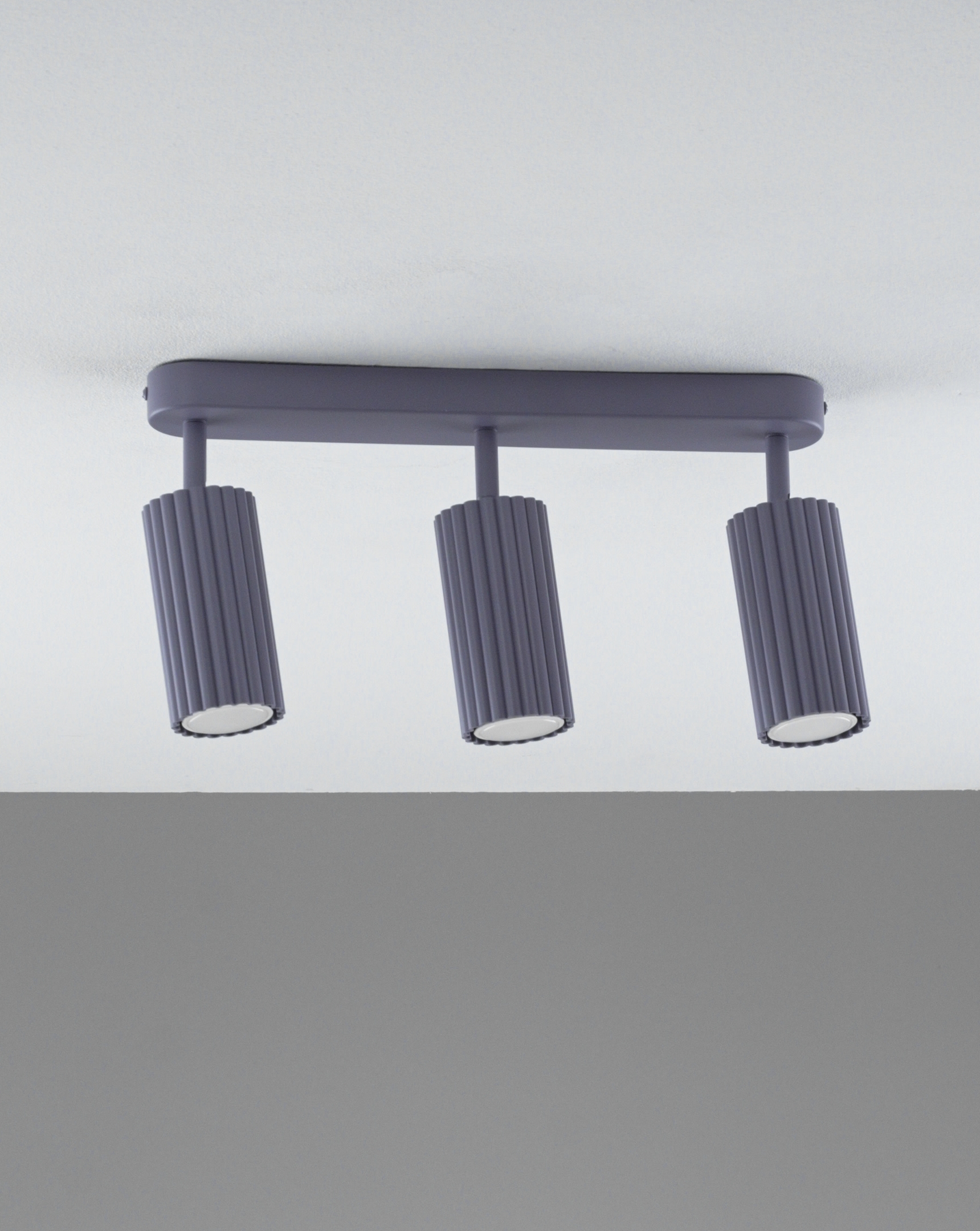 Спот Moderli V11778-3C Cora