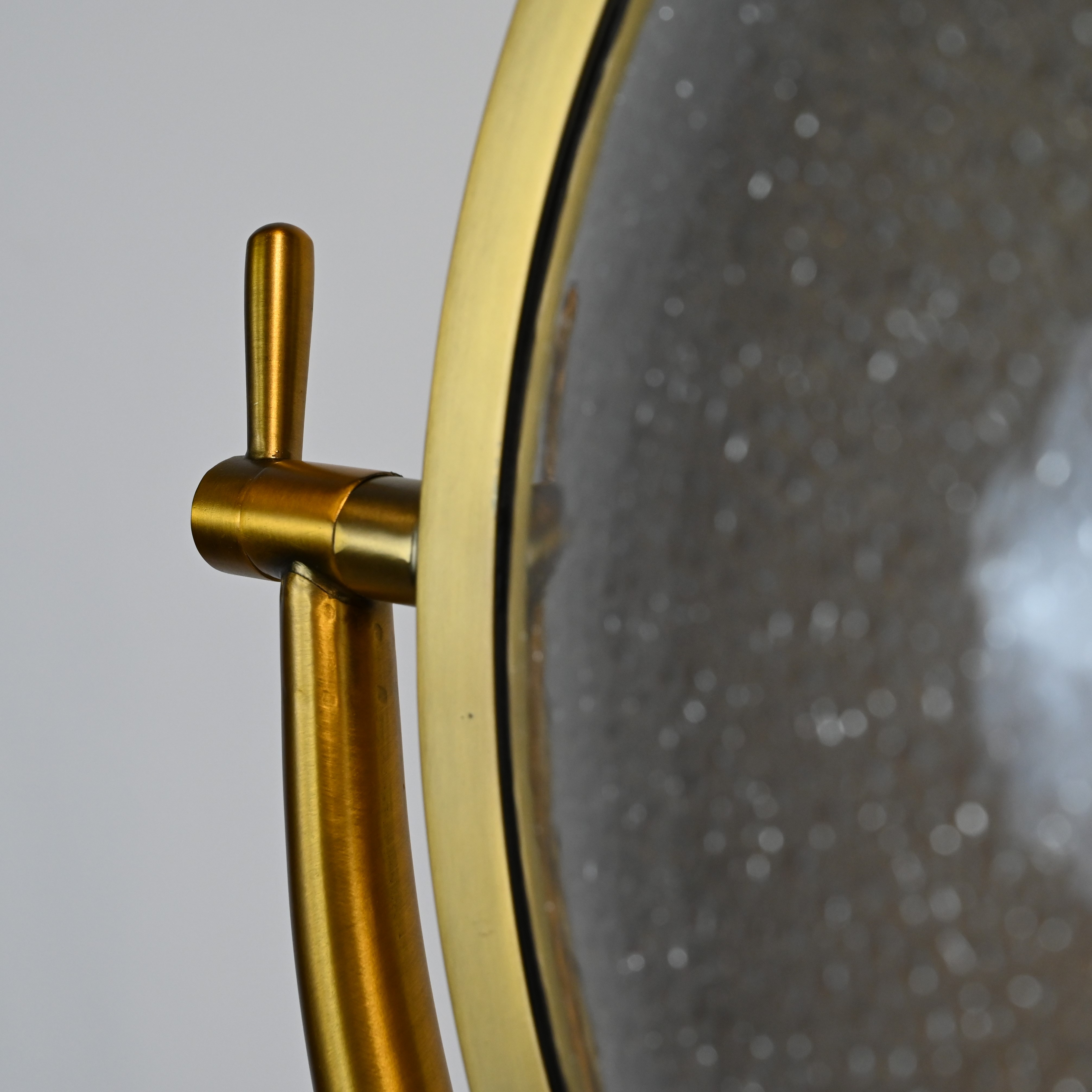 Торшер TRIPOD 102145-26