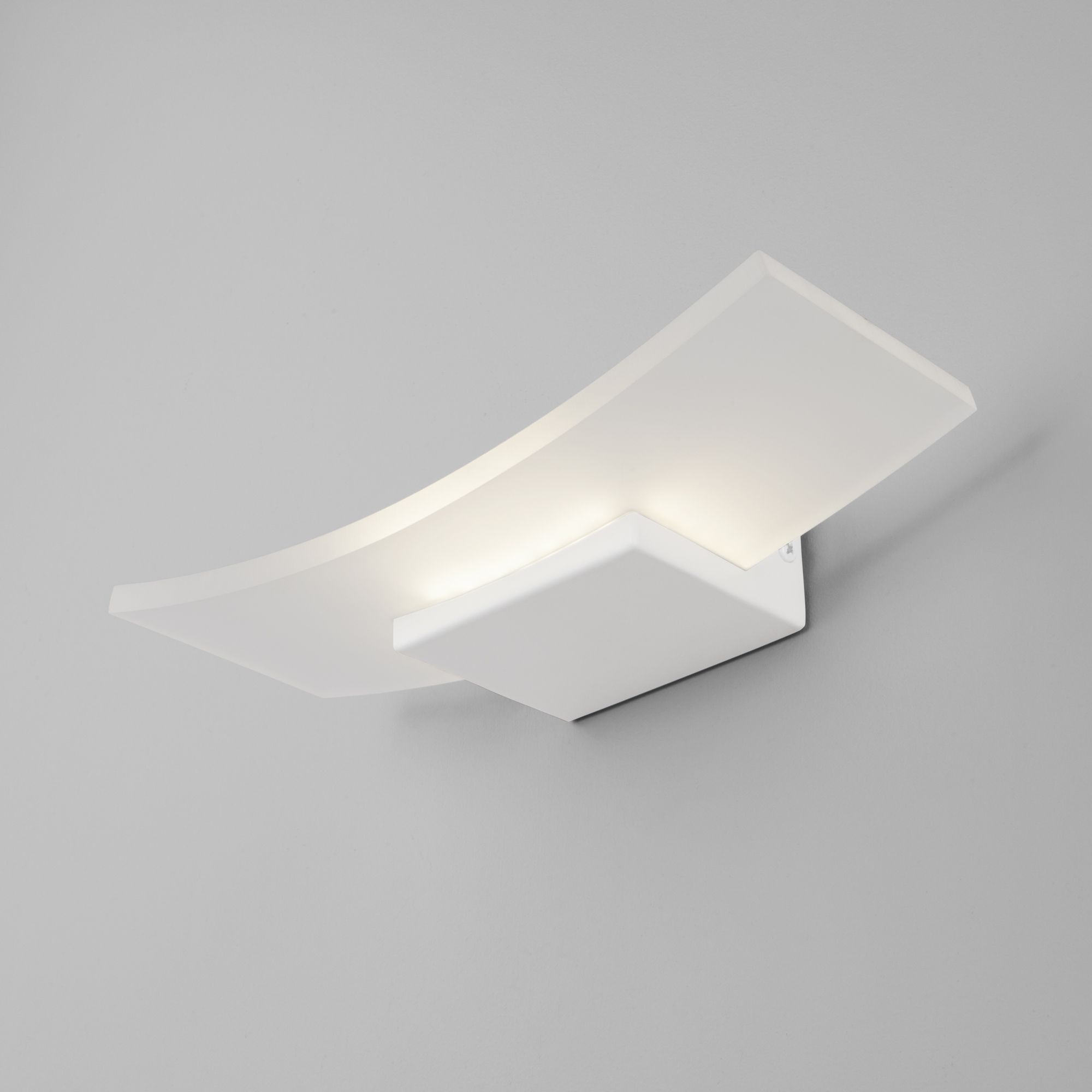 Настенный светильник Eurosvet 40152/1 LED белый