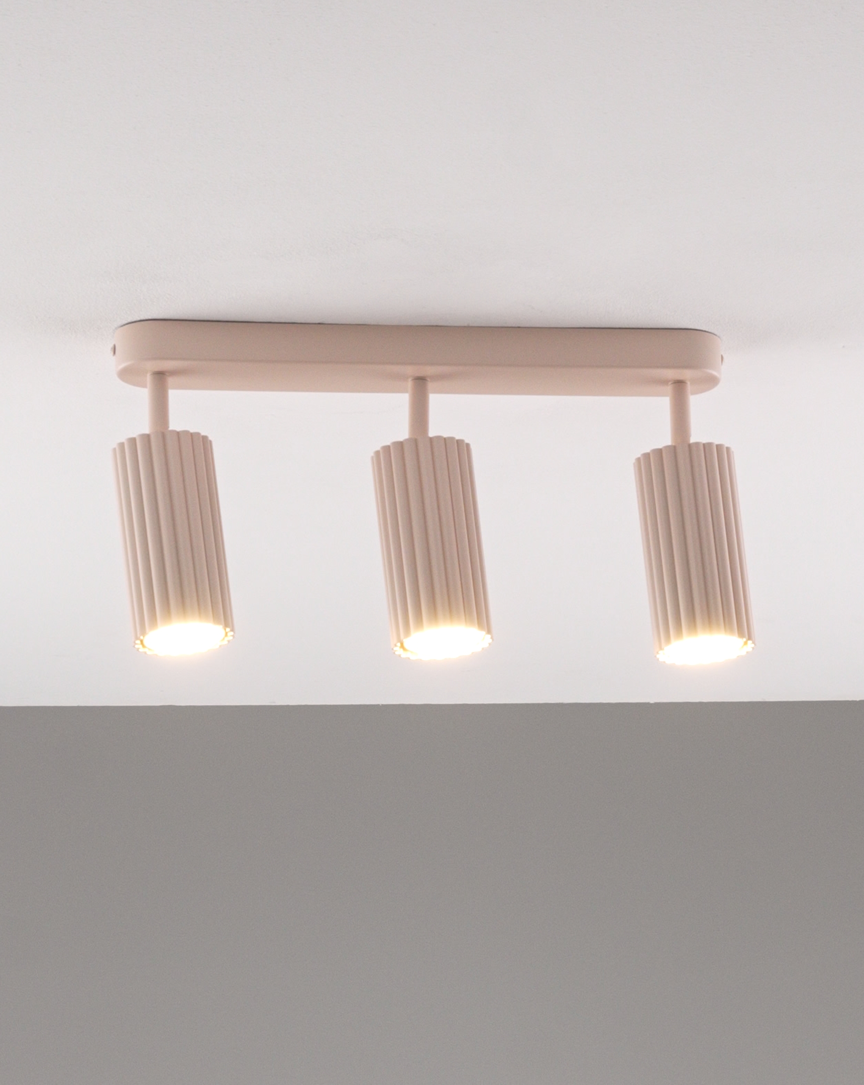 Спот Moderli V11777-3C Cora