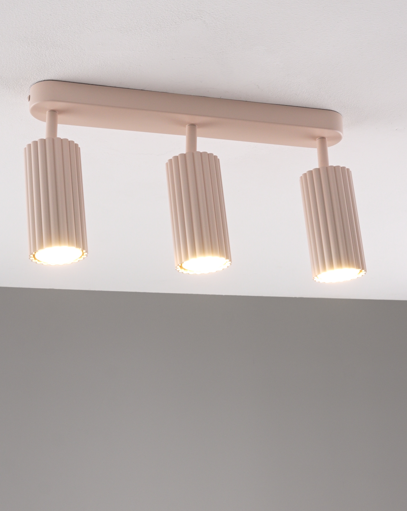 Спот Moderli V11777-3C Cora