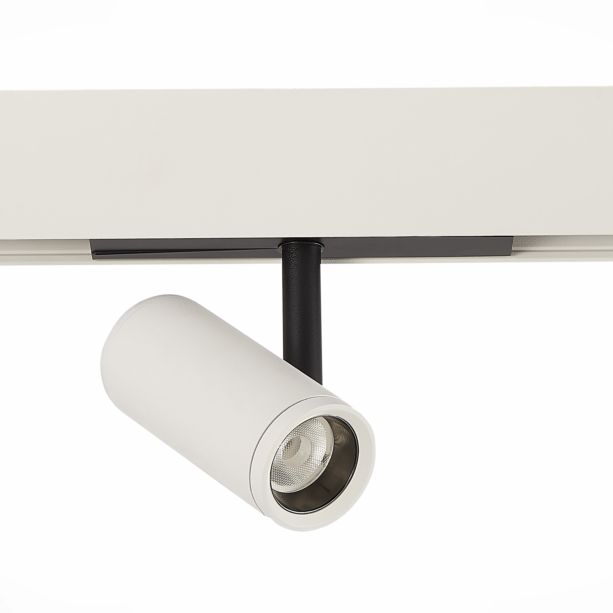 ST808.546.08 Магнитный трековый светильник Белый, Черный LED 1*8W 4000K 650Lm Ra>90 36° IP20 D42xH13 SKYLINE 48