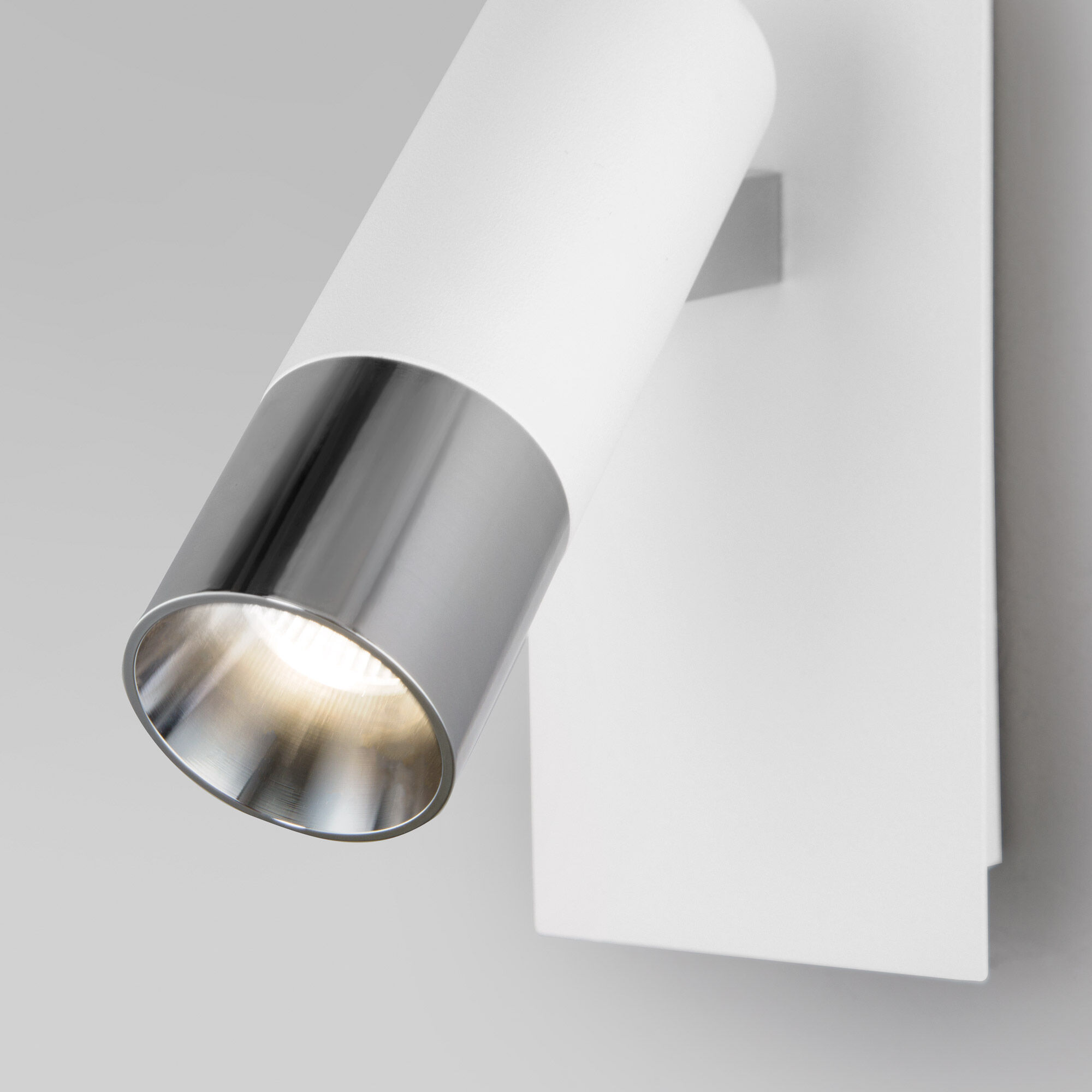 Настенный светильник Eurosvet 20142/1 LED белый/хром