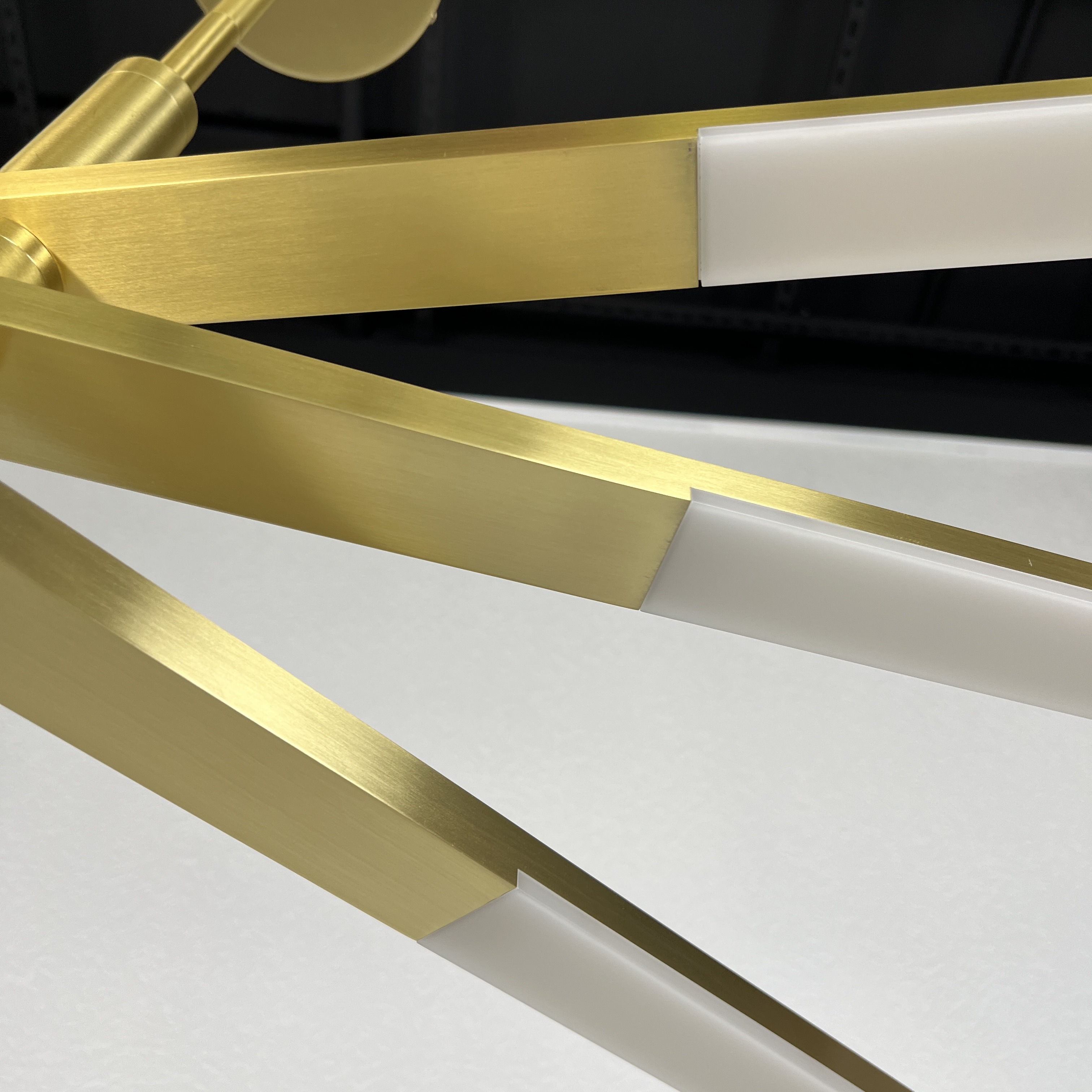 Люстра на штанге ORTON на 3 D96 Gold 241024-26