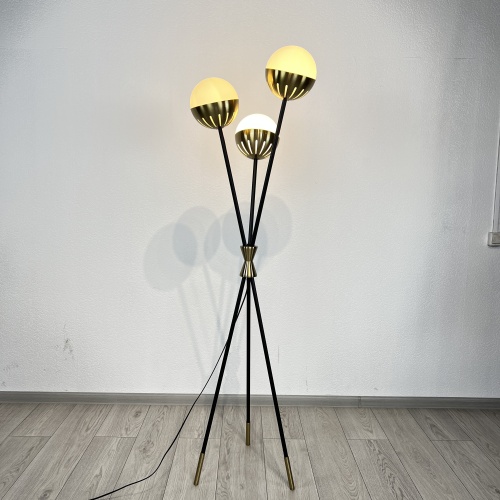 Торшер Caracas Tripod Floor Lamp от Imperiumloft 102220-22