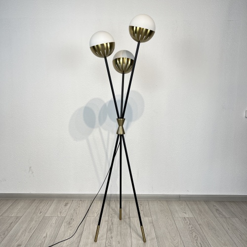 Торшер Caracas Tripod Floor Lamp от Imperiumloft 102220-22