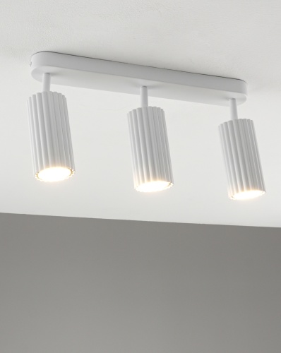 Спот Moderli V11776-3C Cora