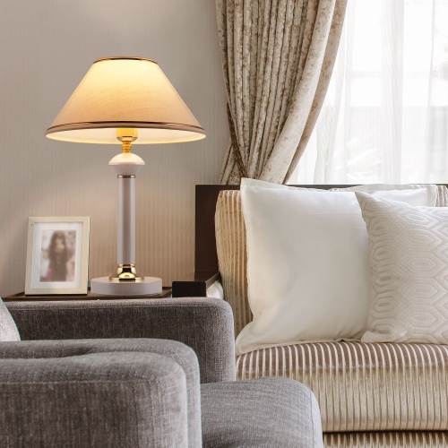 Настольный светильник Eurosvet 60019/1 глянцевый белый