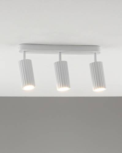 Спот Moderli V11776-3C Cora